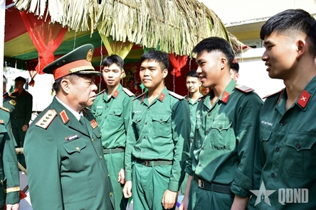 General Nguyen Trong Nghia pays Tet visits to agencies and units